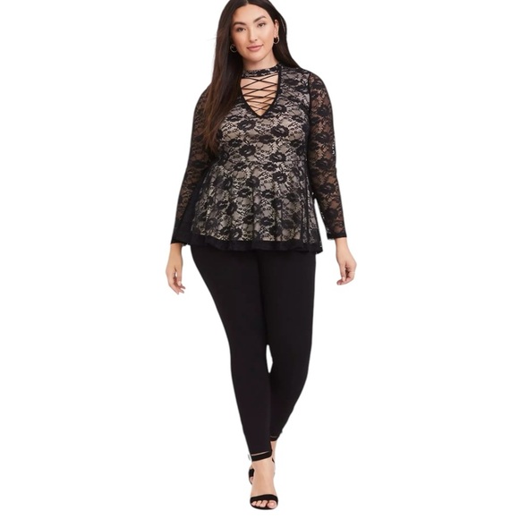 TORRID Peplum Lace Corset front Blouse  in Black Size 3 -- SEXY and CLASSY!!! - Picture 1 of 4